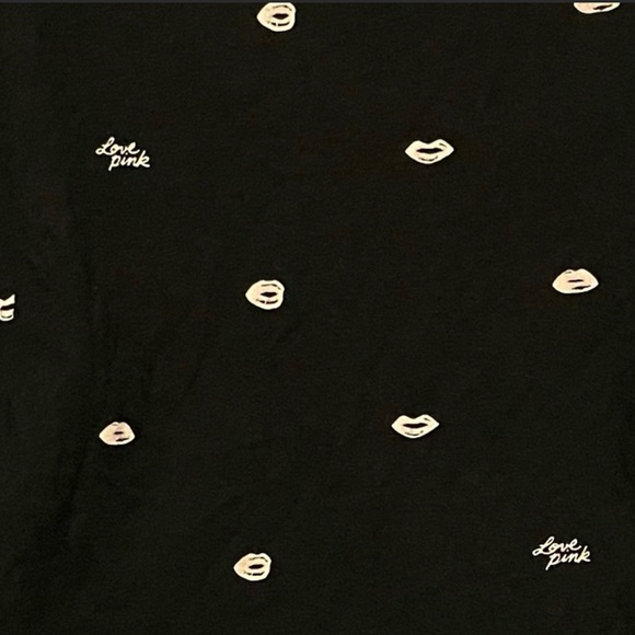 PINK Victoria's Secret Long Sleeve V-Neck Crop Tee Top Size L Printed Lips Logo - Picture 3 of 6